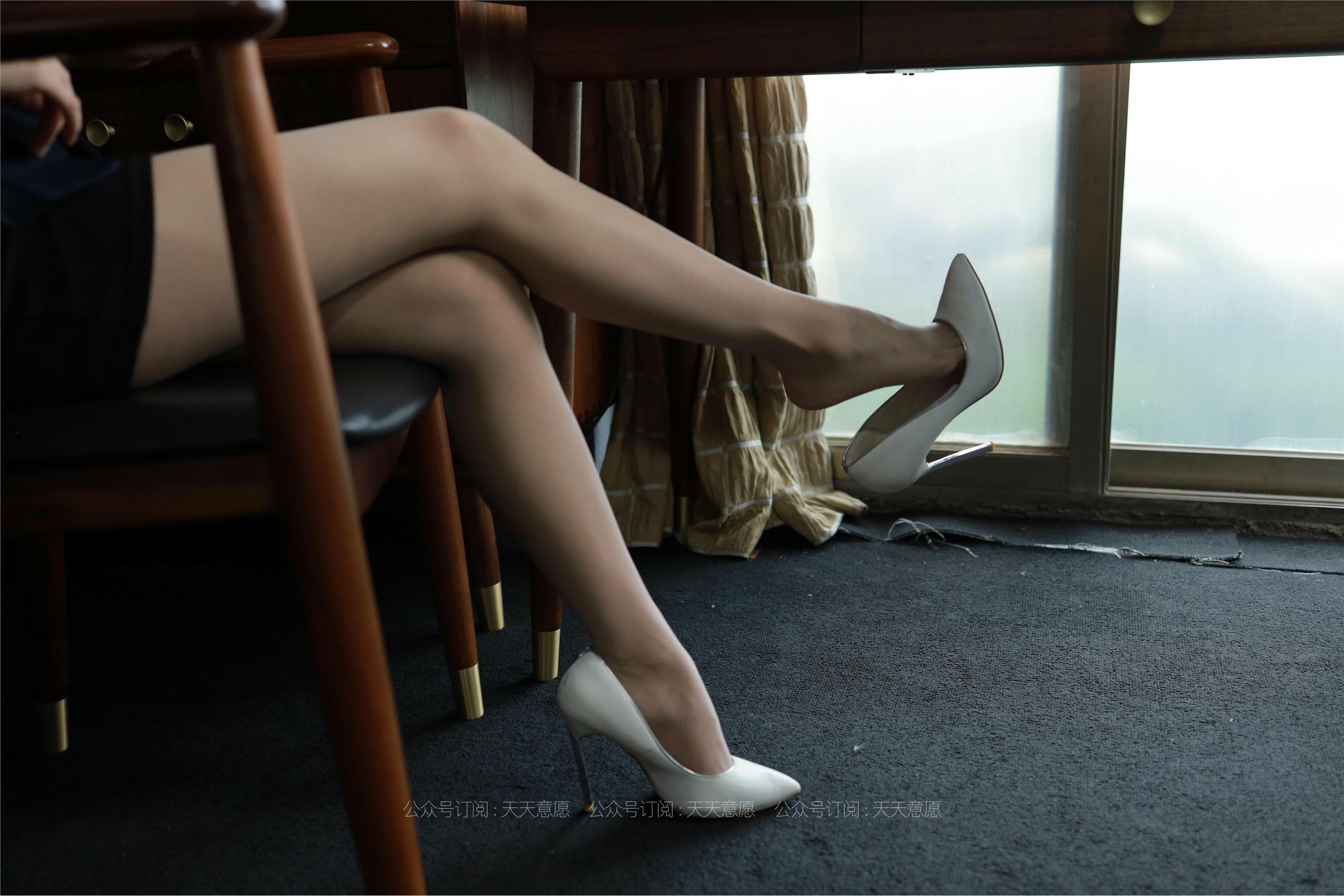 IESS异思趣向  2021.08.11 丝享家886：婉苹《最美女职员》